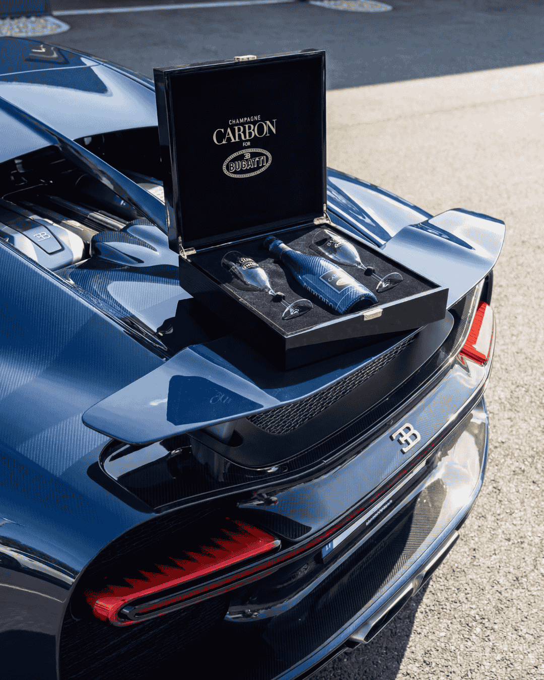 Champagne CARBON Bugatti ƎB.01 | Luminous Edition Limitée Sleeve | Vintage 2002